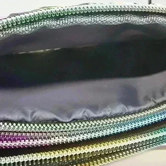 NWOT Fabulous Women's Clutch - Picture 5 of 7